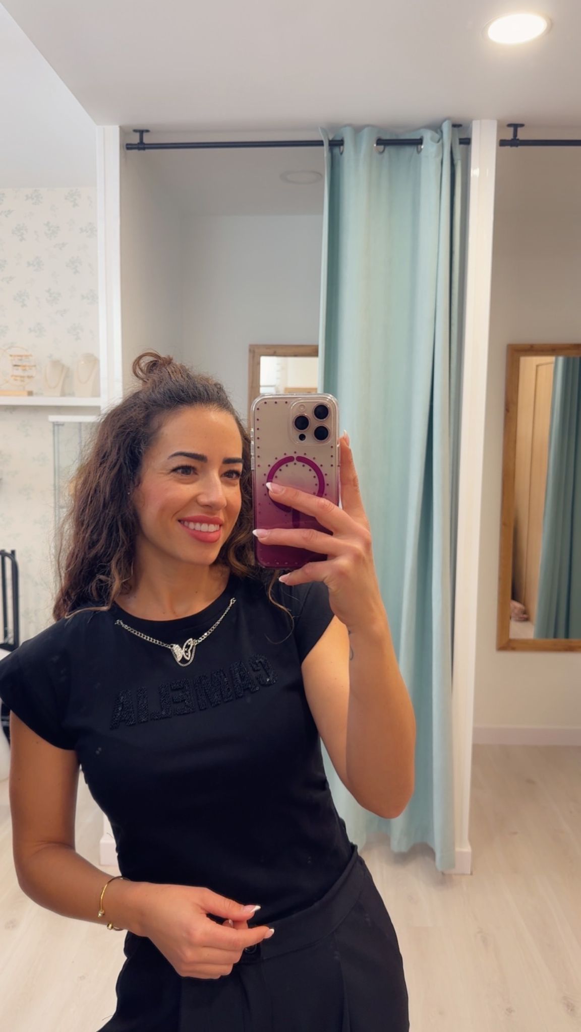 CONJUNTO: CAMISETA COLGANTE MARIPOSA Y PANTALÓN CARGO