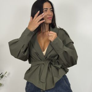 TRENCH CORTO
